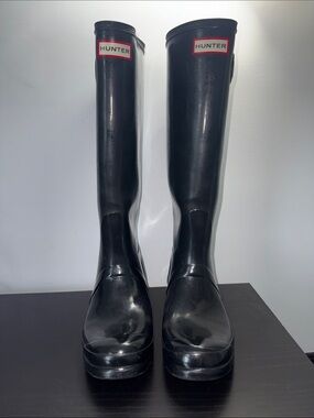 Hunter Tall Gloss Rain Boots - Black with Red Logo